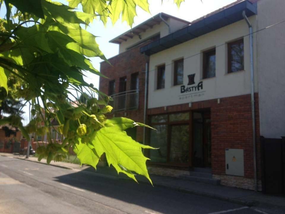 Bastya Apartmanhaz Sarvar Exterior photo